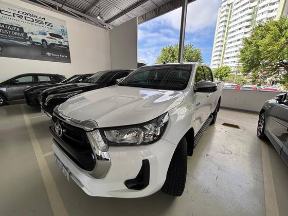 TOYOTA HILUX 2.7 VVT-i FLEX CD SRV 4X2 AUTOMÁTICO TOYOTA HILUX 2.7 VVT-i FLEX CD SRV 4X2 AUTOMÁTICO